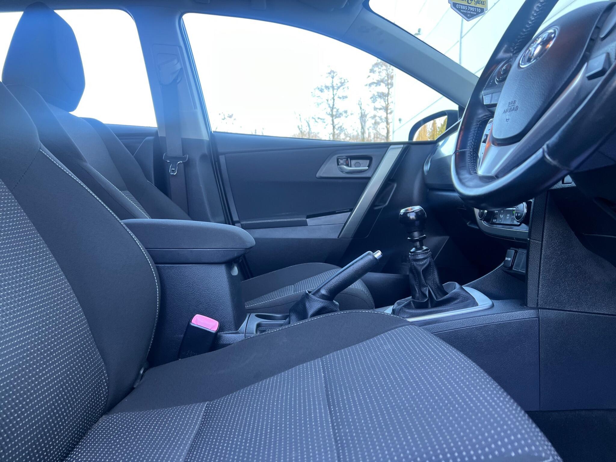 Toyota Auris - Image 13