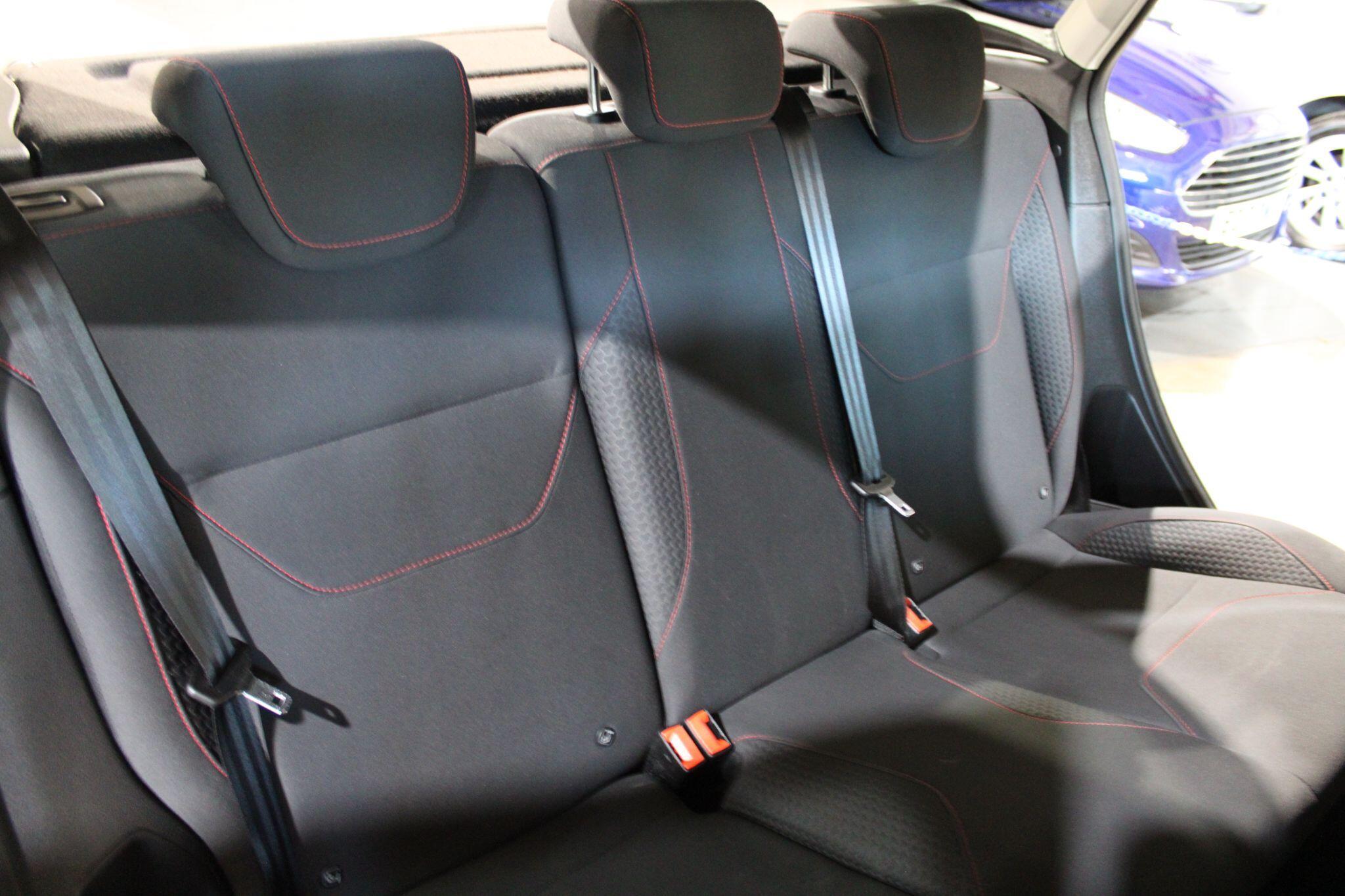 Ford Focus - Image 14