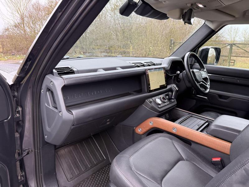 Land Rover DEFENDER 110 - Image 9