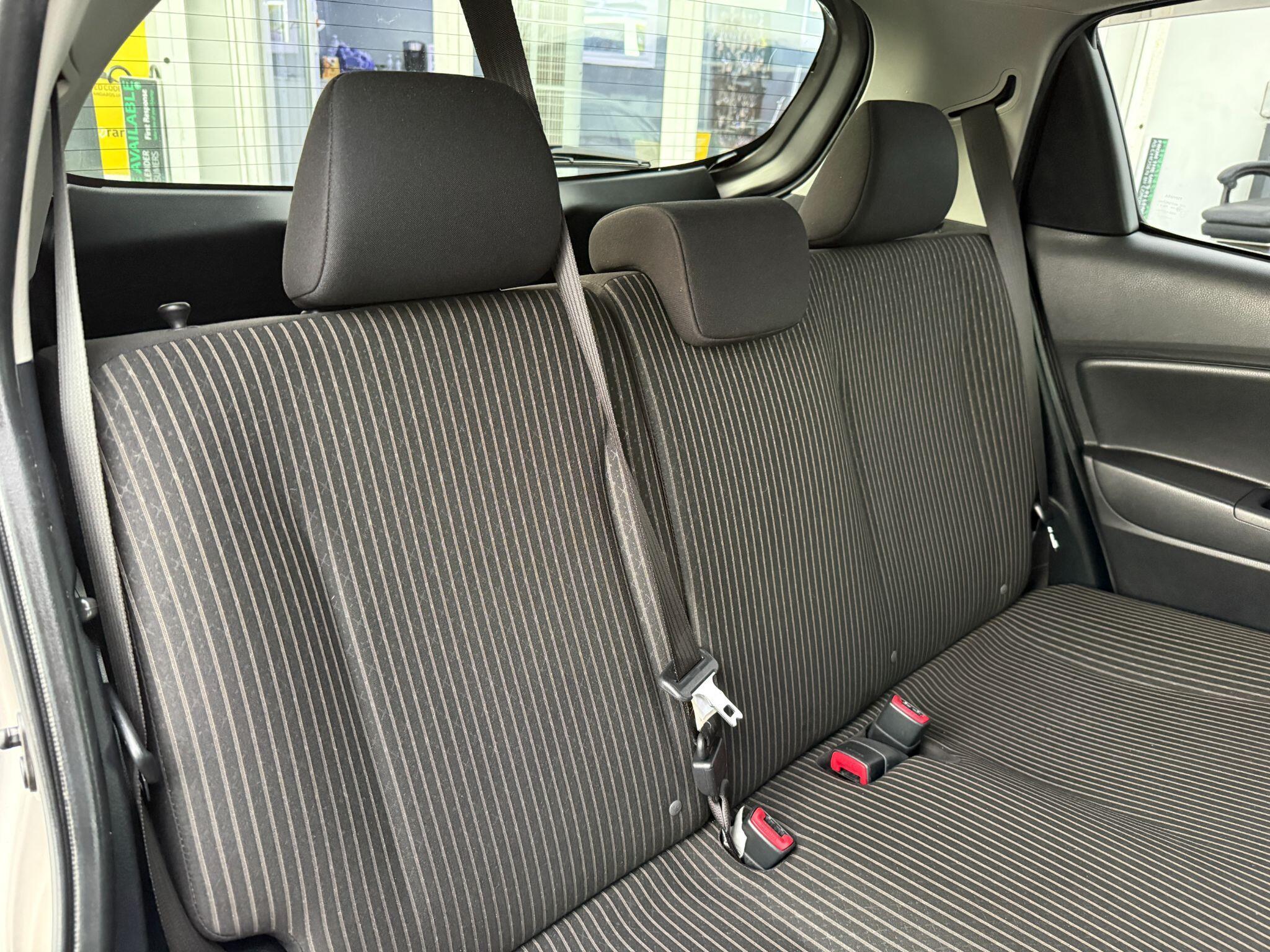 Toyota VITZ - Image 4