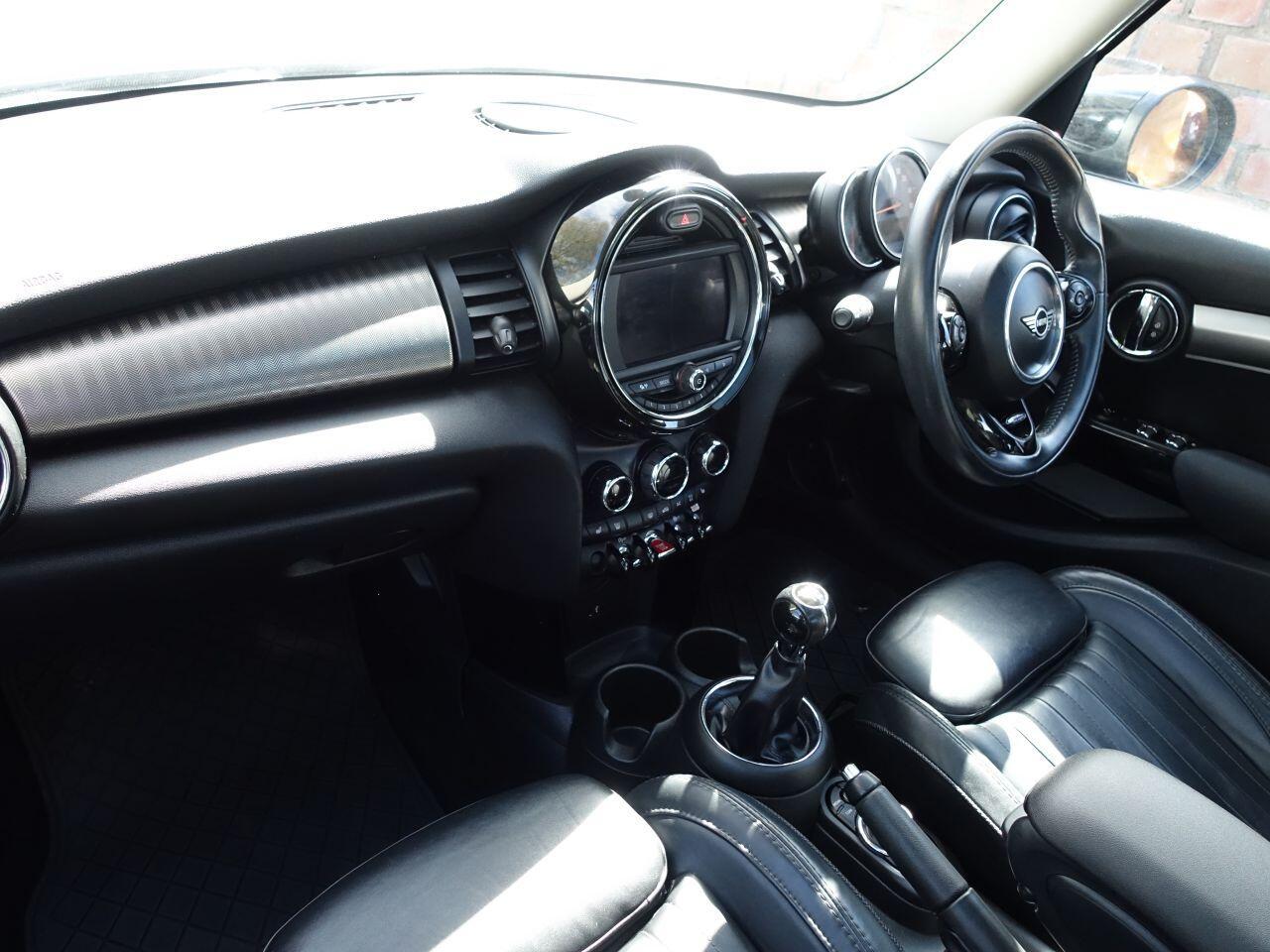 MINI Hatch - Image 11