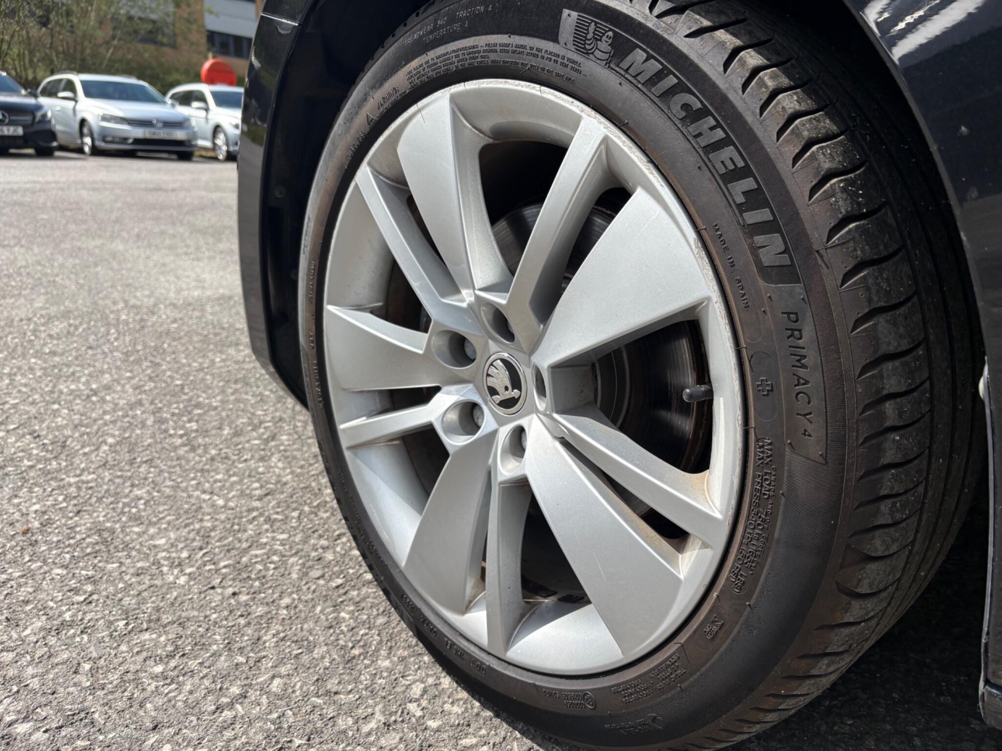 Skoda Superb - Image 12