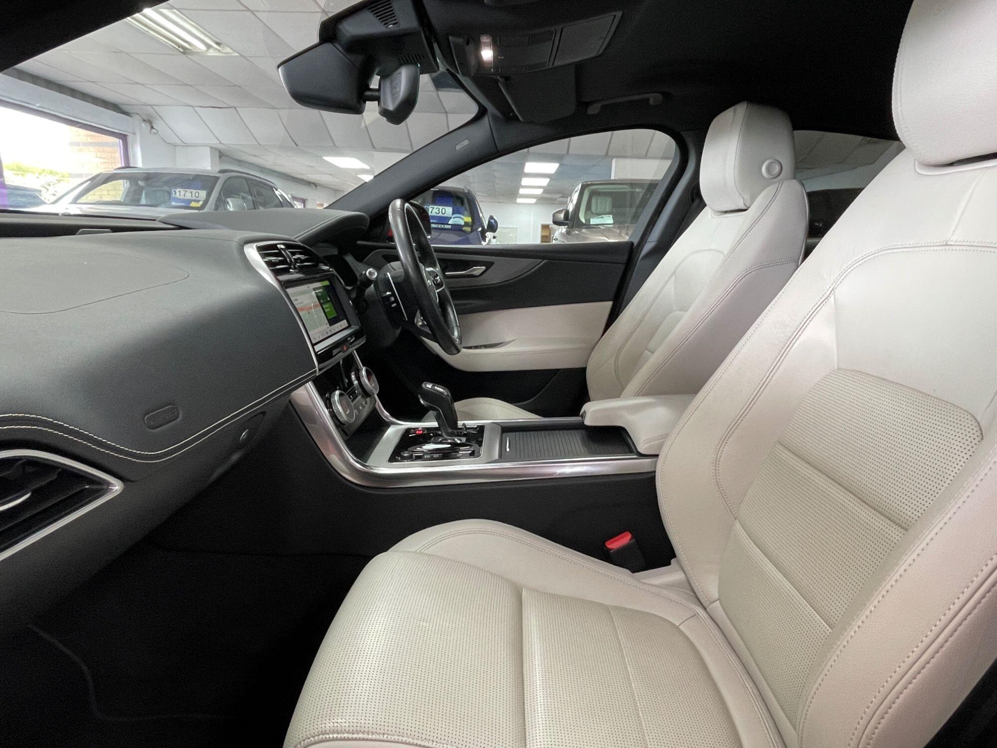 Jaguar XE - Image 33