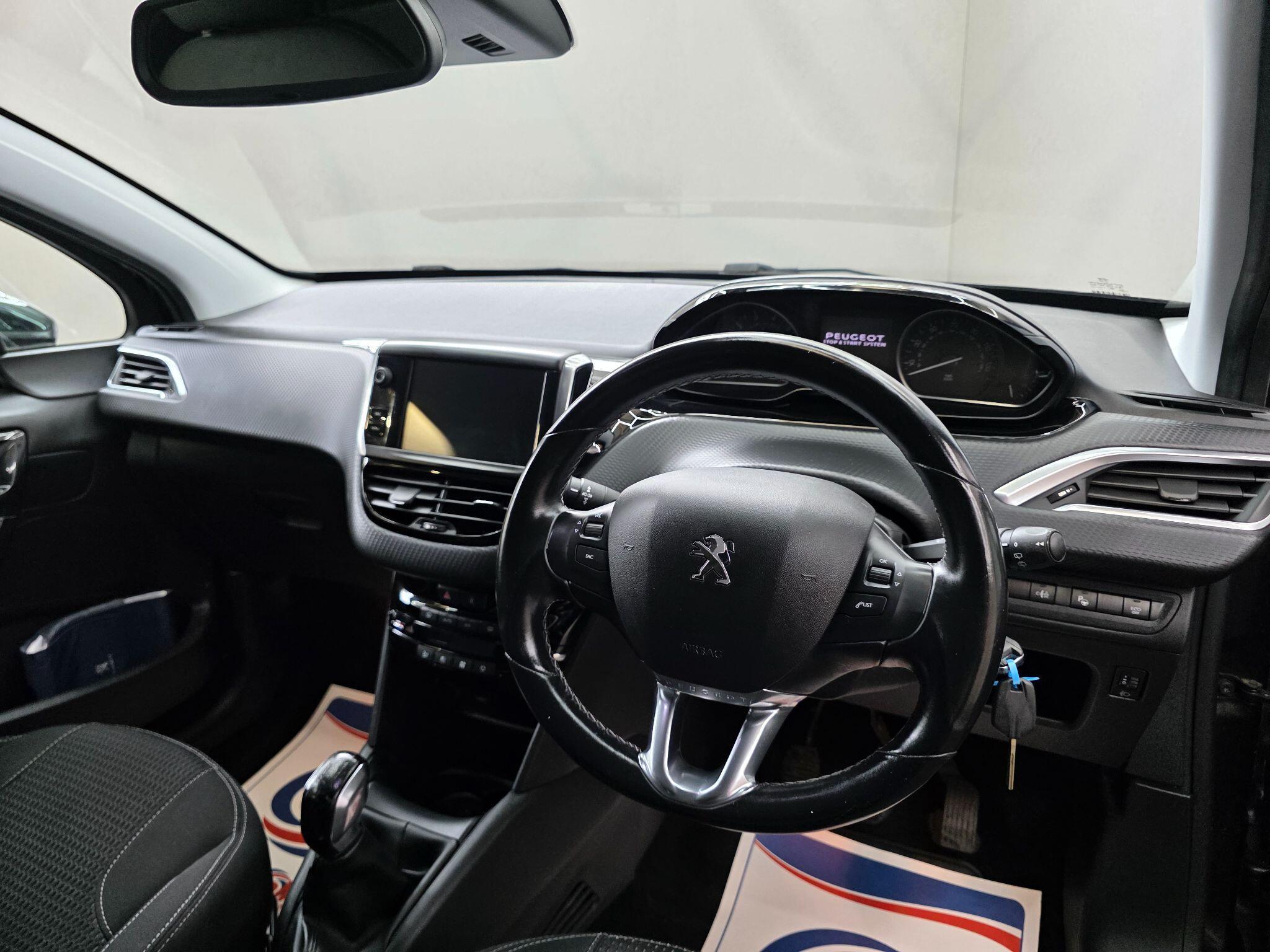 Peugeot 208 - Image 12