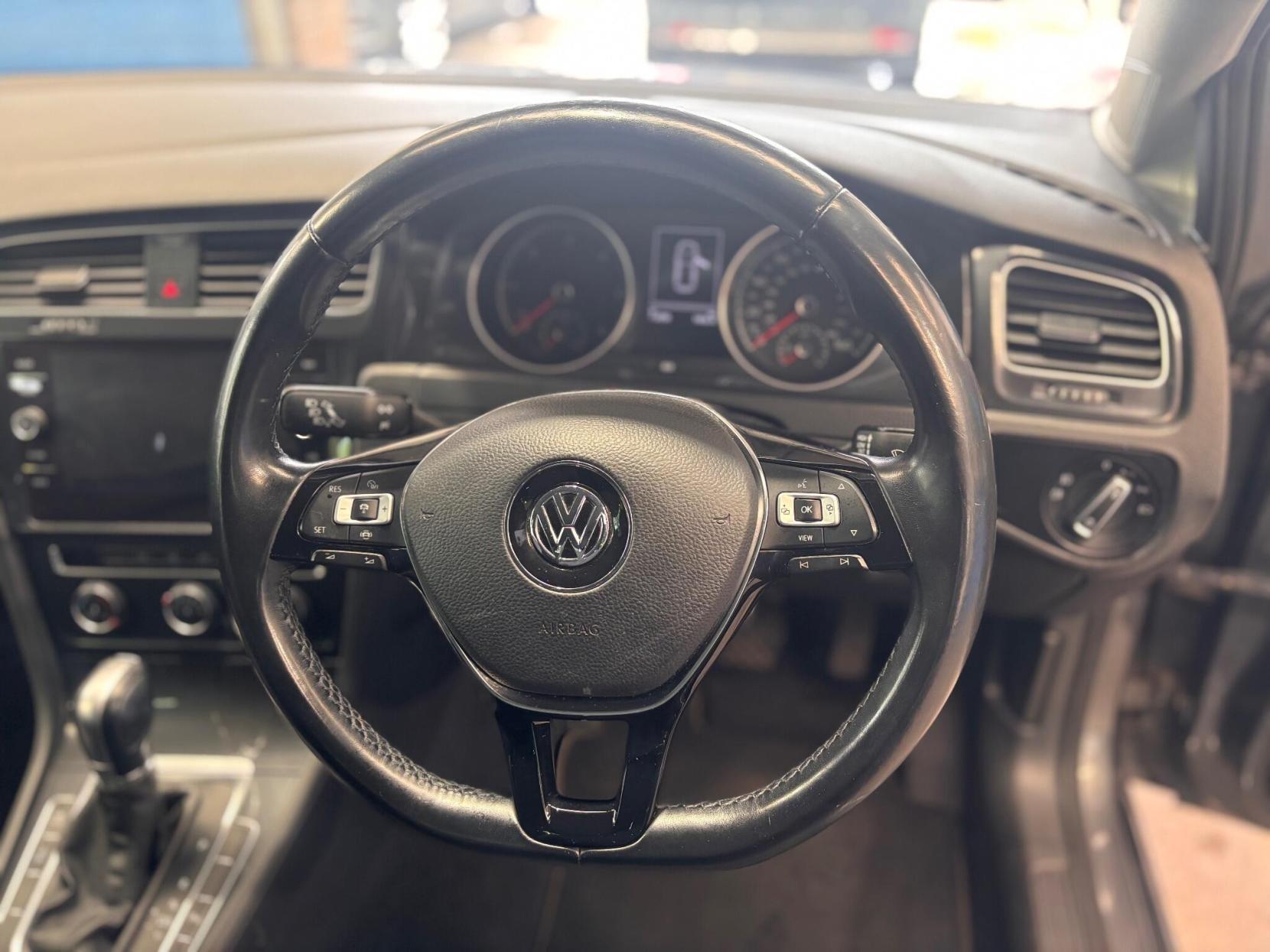 Volkswagen Golf - Image 9