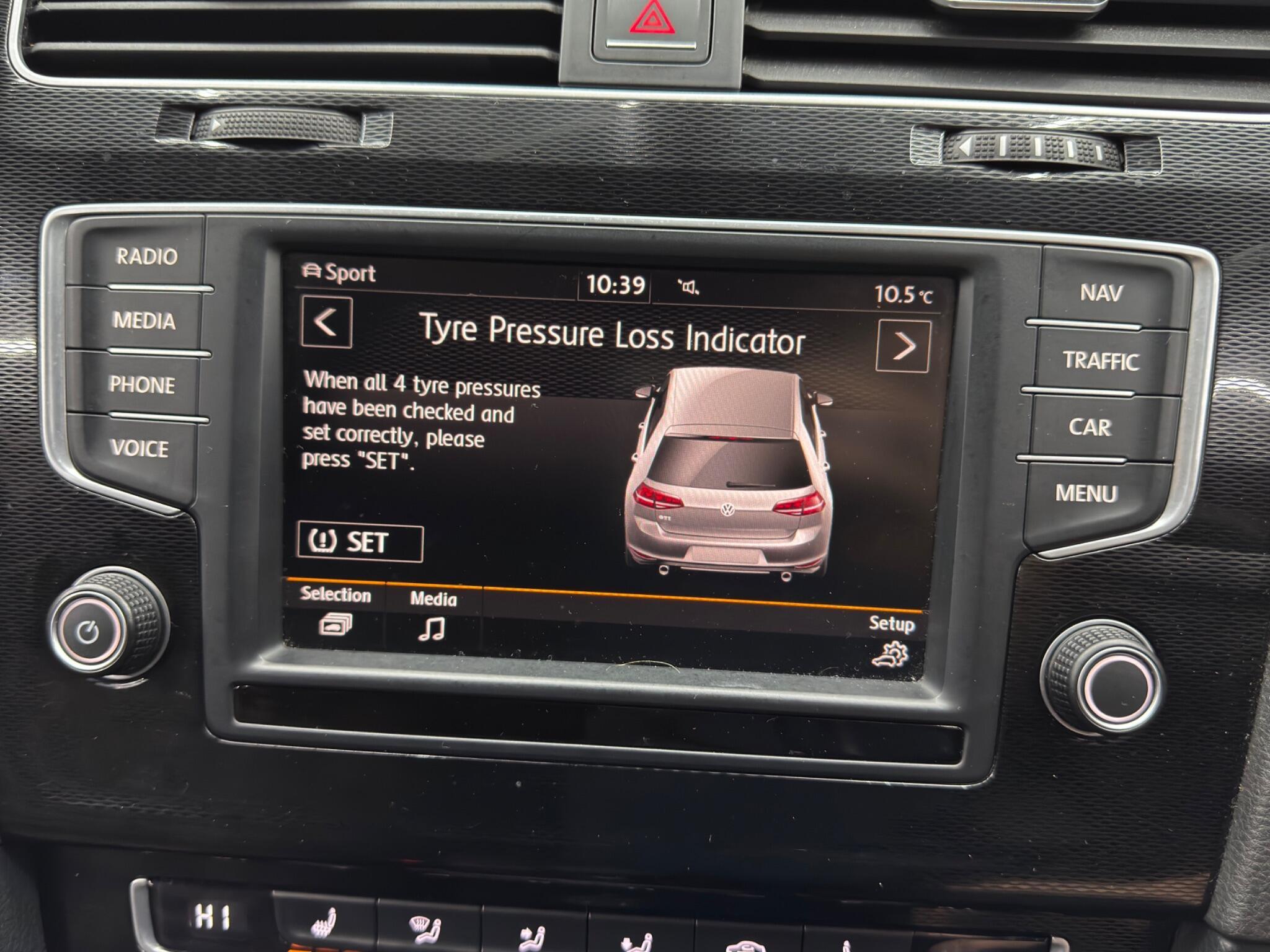 Volkswagen Golf - Image 34