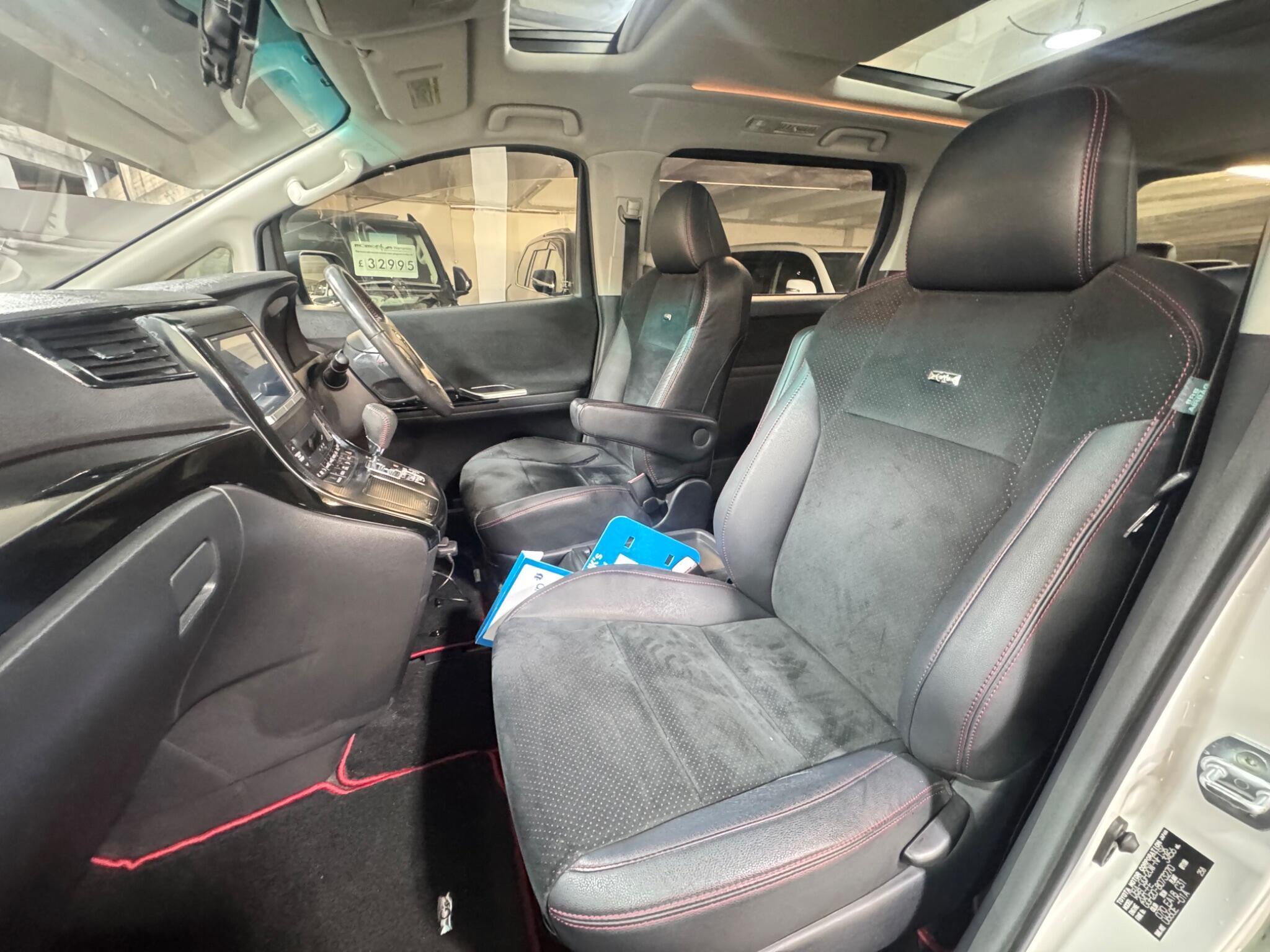Toyota Vellfire - Image 10