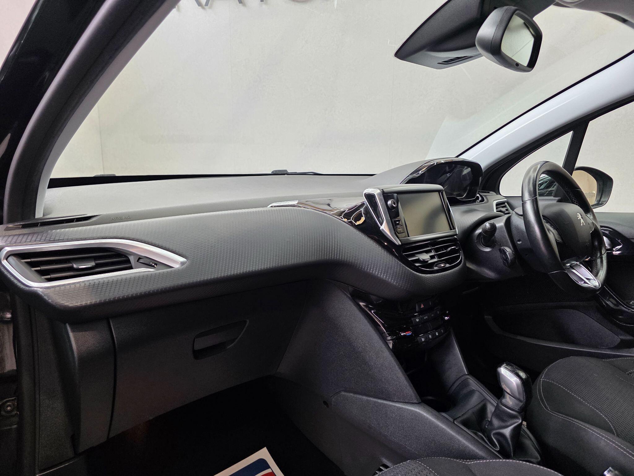 Peugeot 208 - Image 15