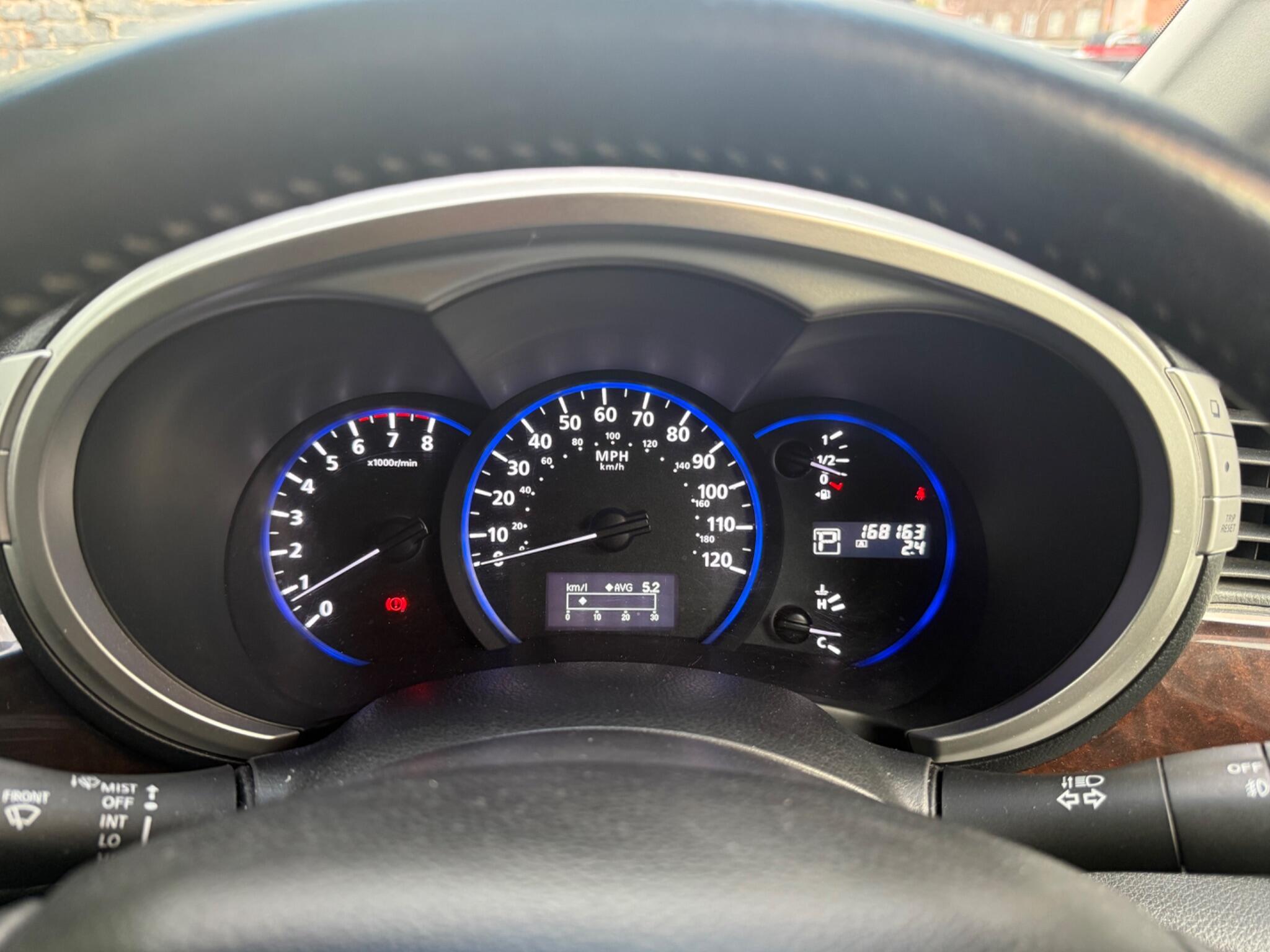 Nissan Elgrand - Image 19