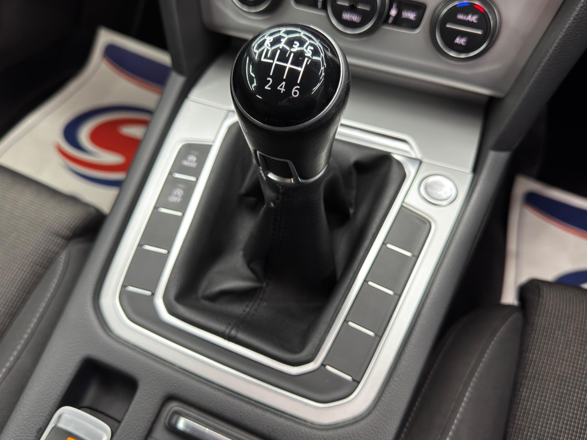 Volkswagen Passat - Image 27