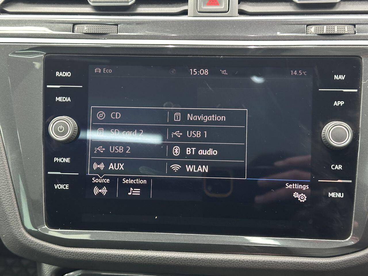 Volkswagen Tiguan - Image 27