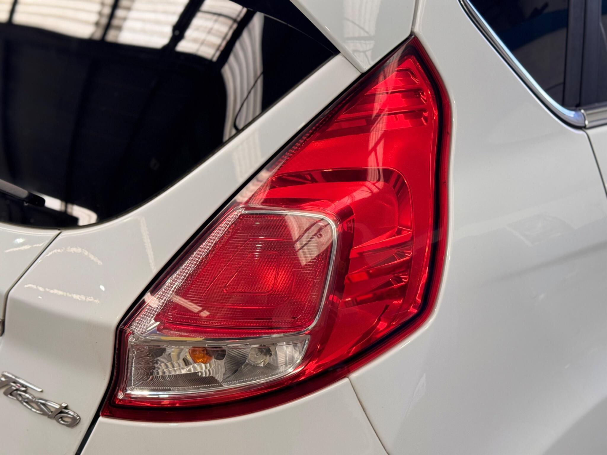 Ford Fiesta - Image 12