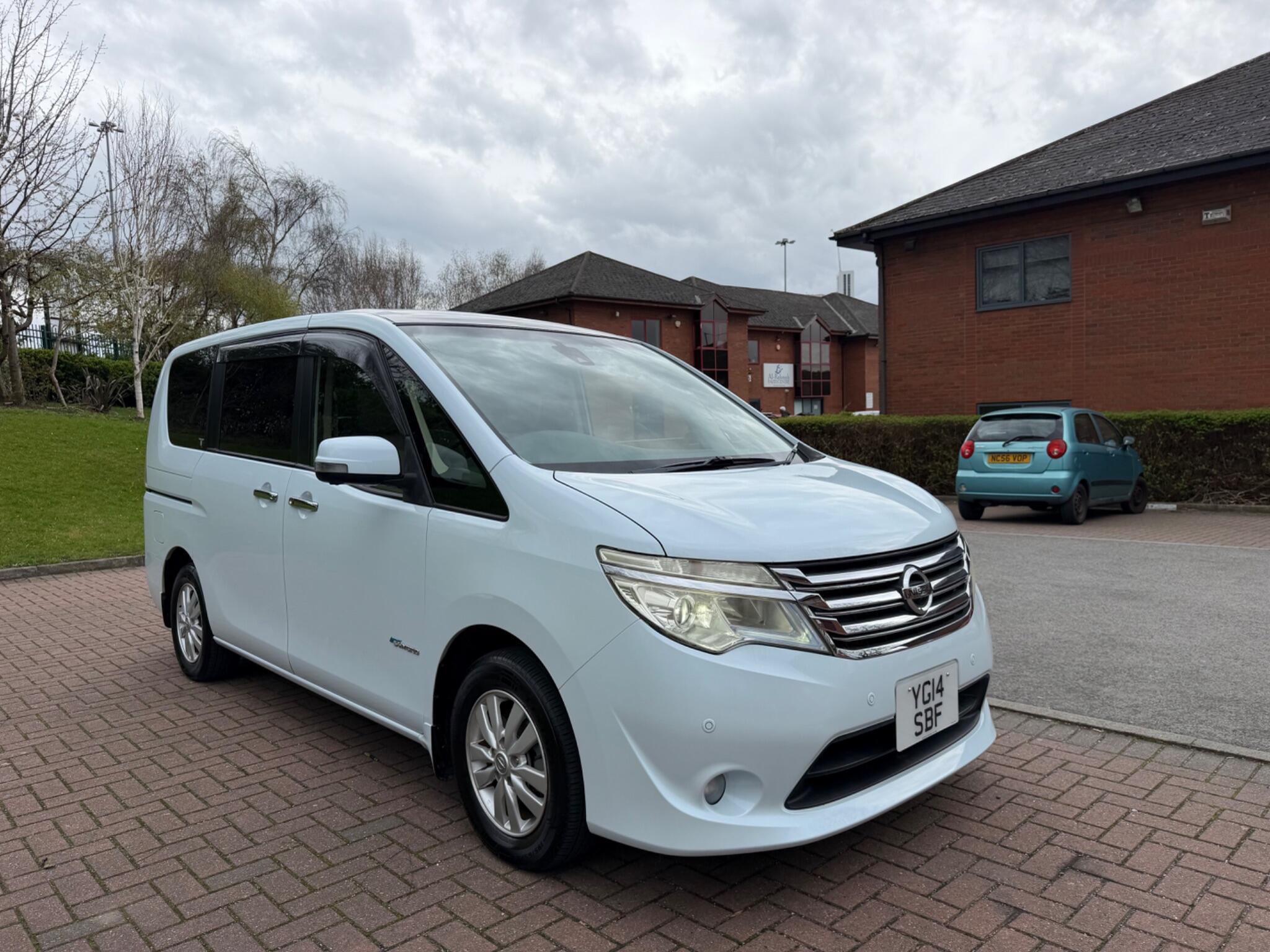 Nissan Serena - Image 11