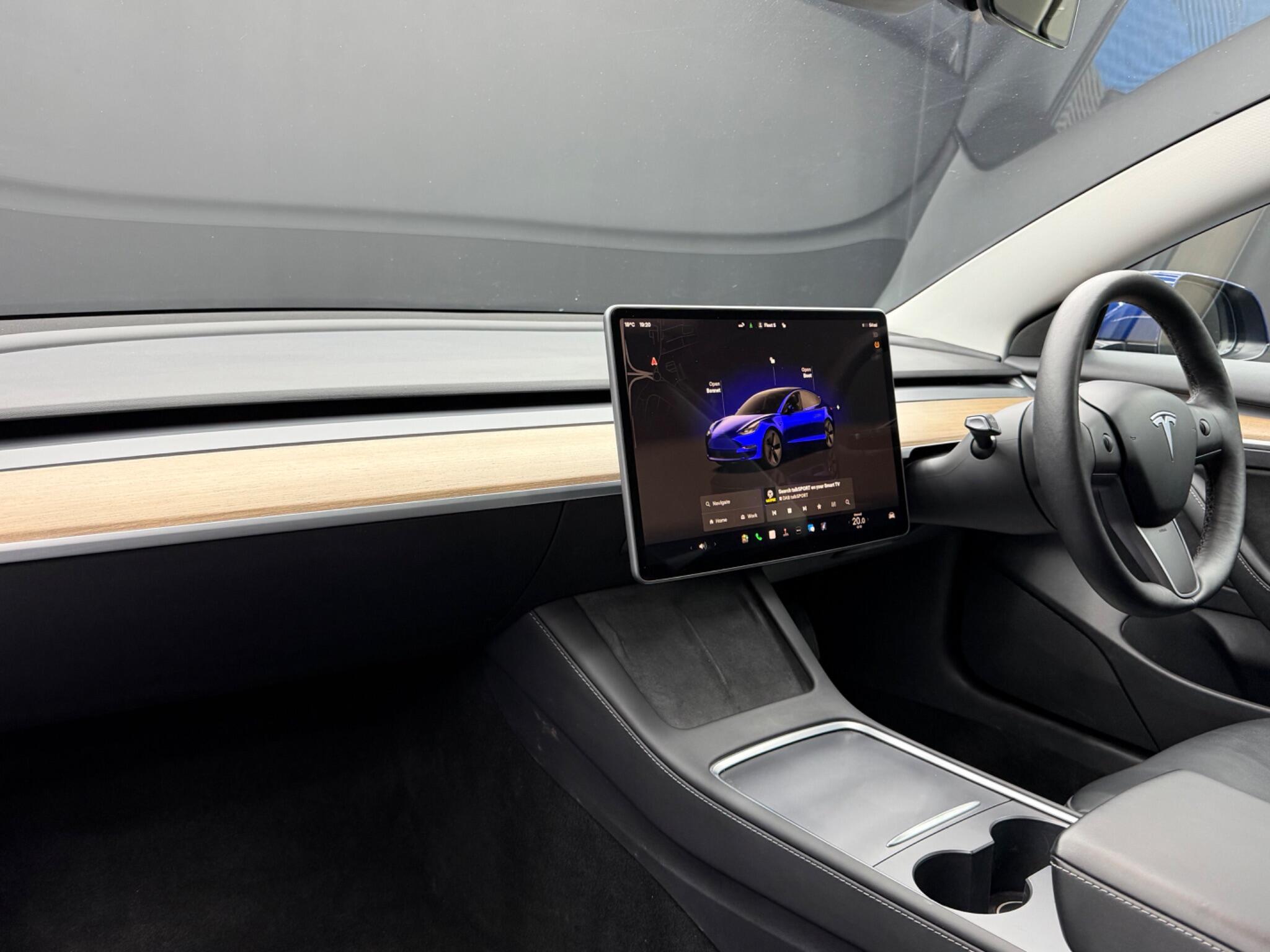 Tesla Model 3 - Image 11