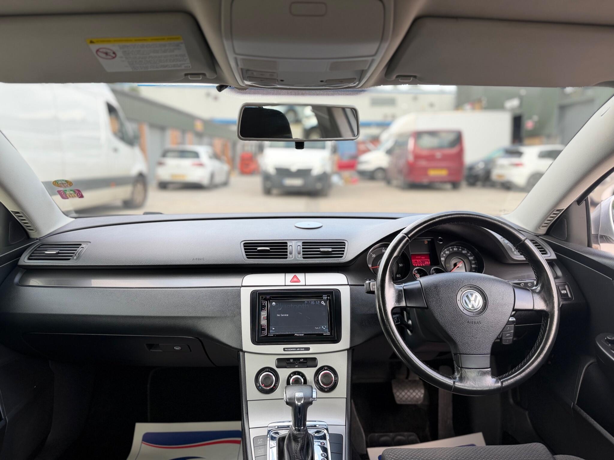 Volkswagen Passat - Image 20