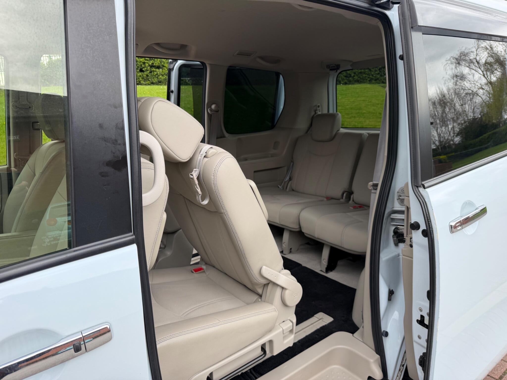 Nissan Serena - Image 60