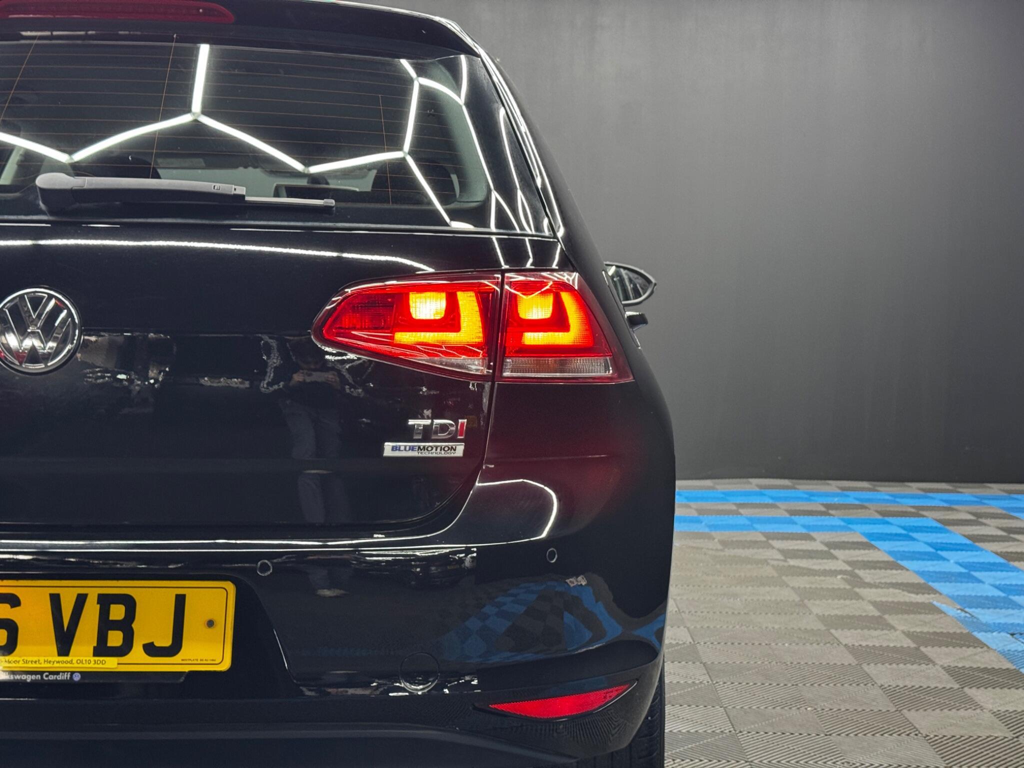 Volkswagen Golf - Image 43