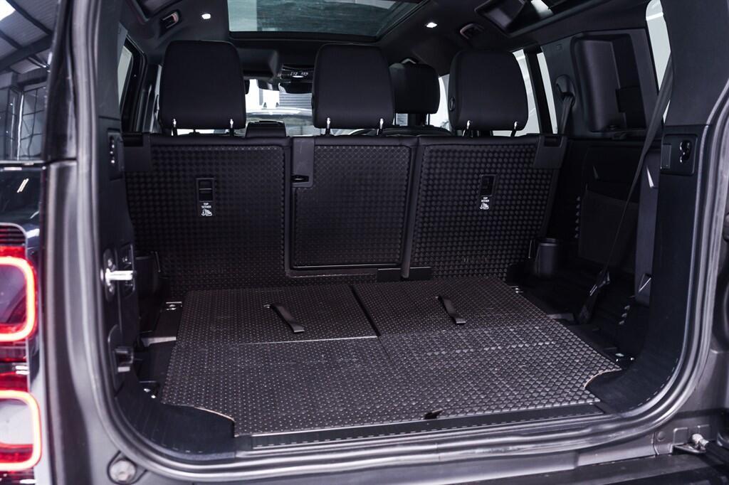 Land Rover Defender 110 - Image 36