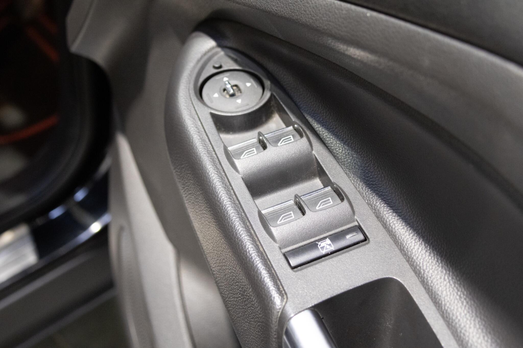 Ford Kuga - Image 16