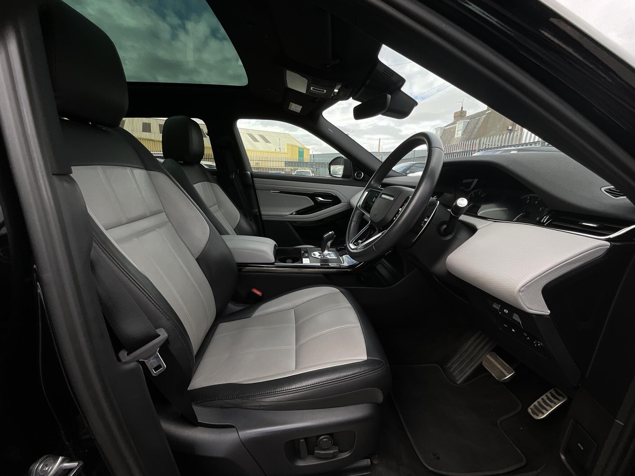 Land Rover Range Rover Evoque - Image 9
