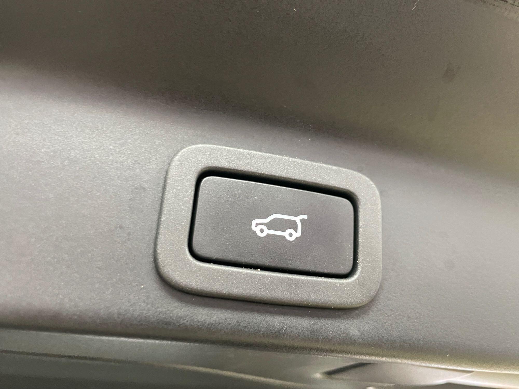 Jaguar F-Pace - Image 21