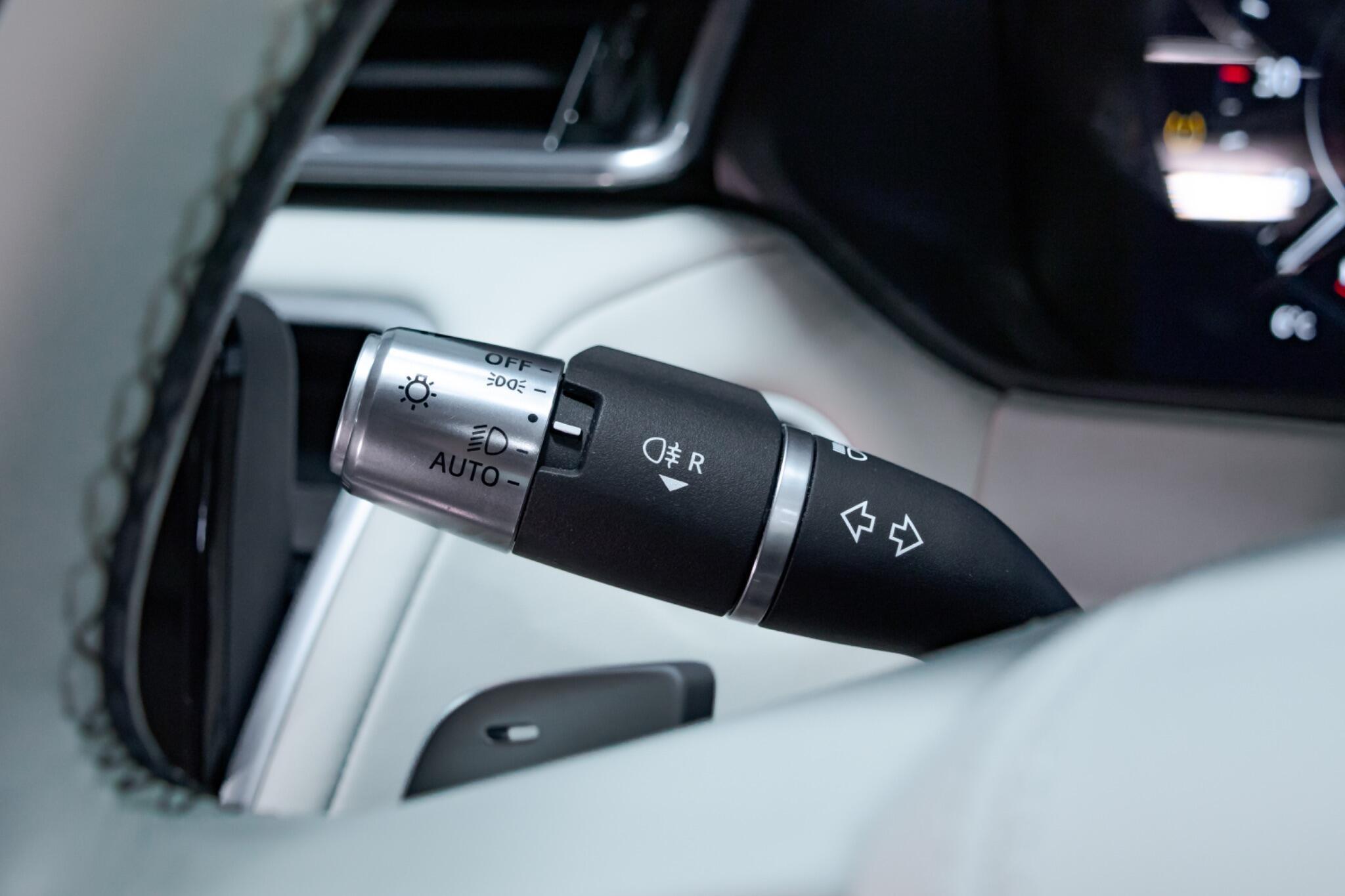 Land Rover Range Rover Velar - Image 26