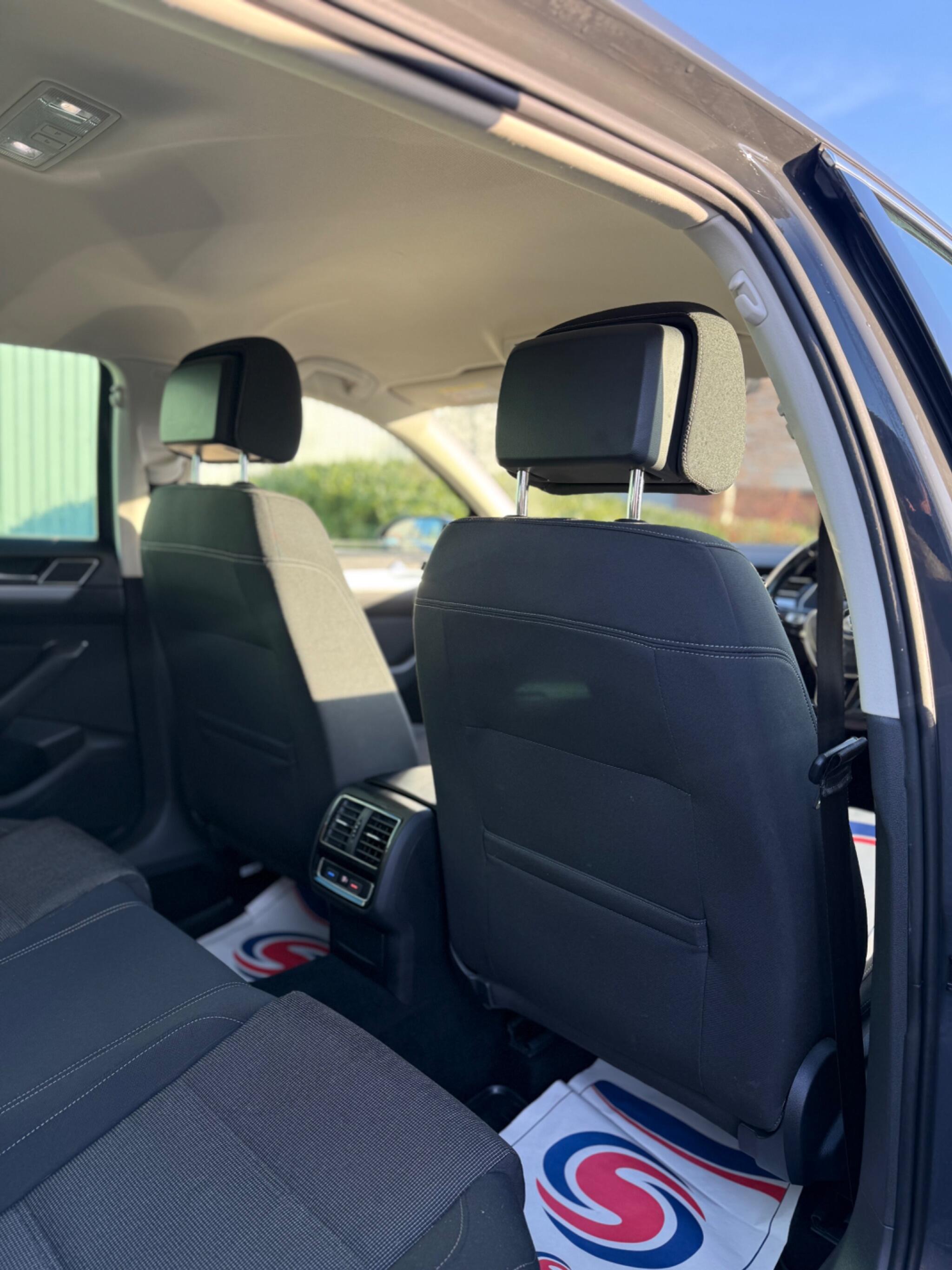 Volkswagen Passat - Image 27