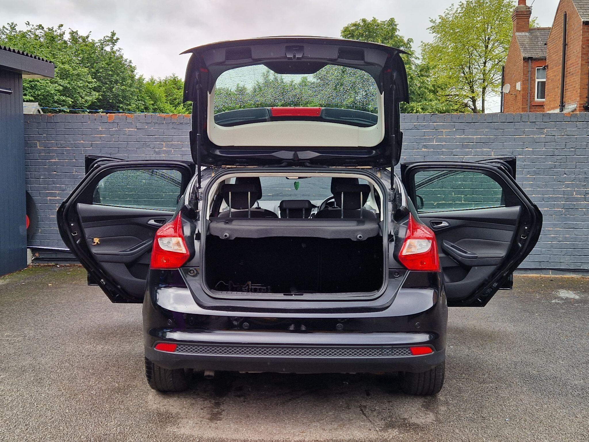 Ford Focus - Image 16
