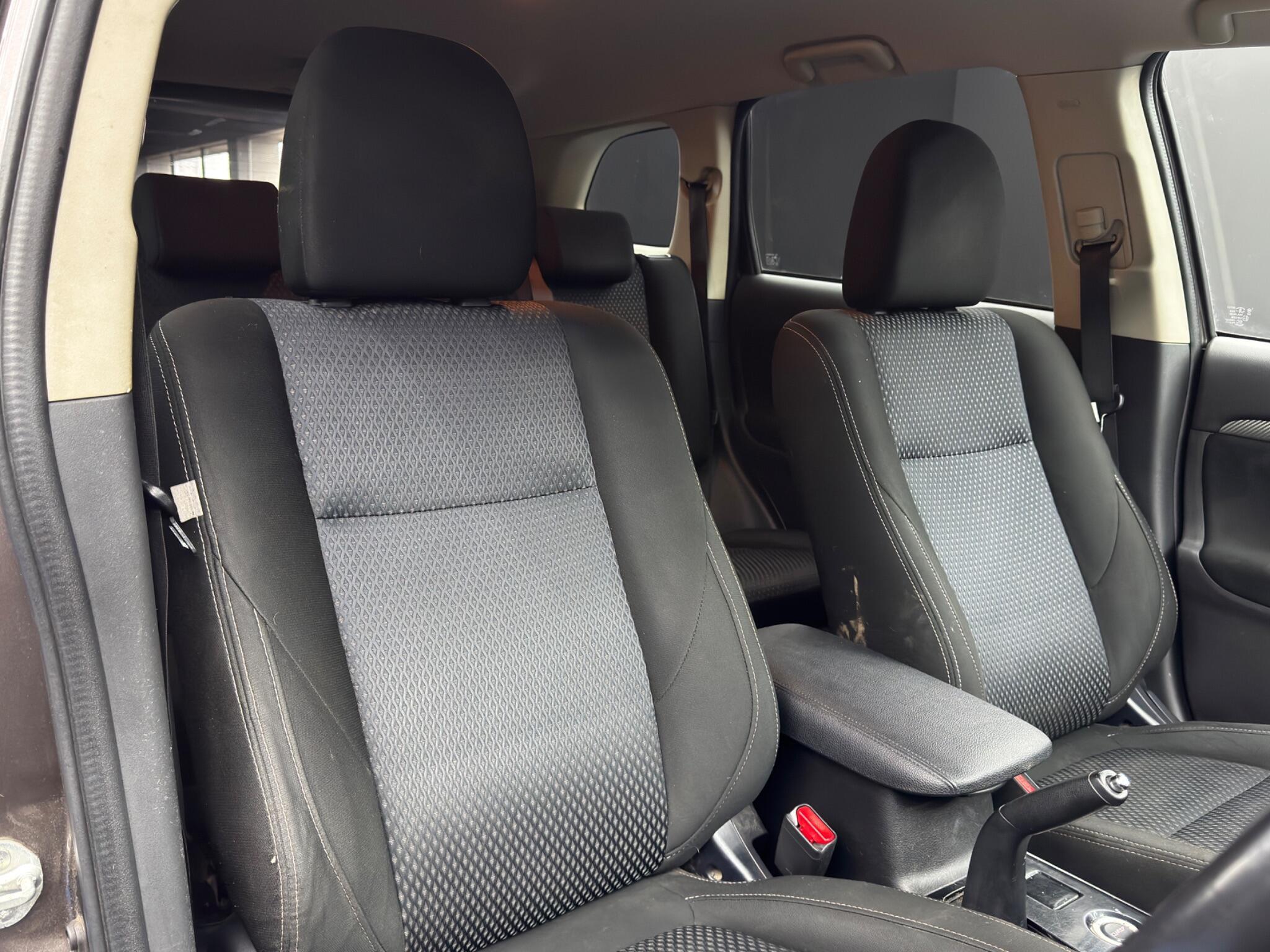 Mitsubishi Outlander - Image 12