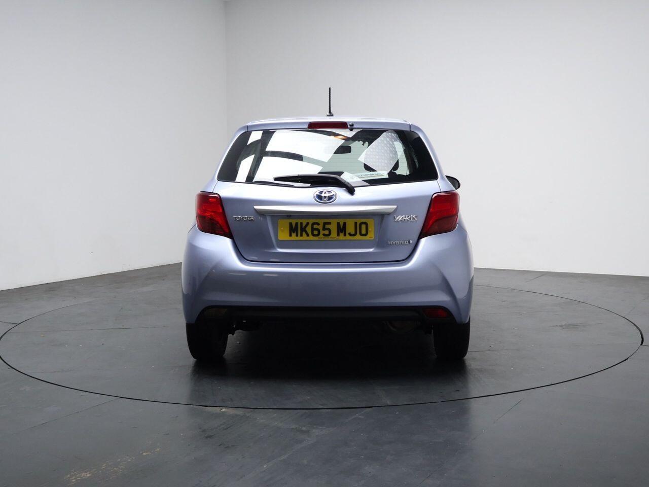 Toyota Yaris - Image 6