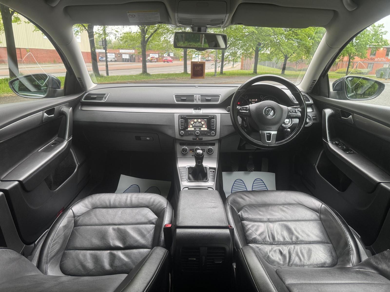Volkswagen Passat - Image 19