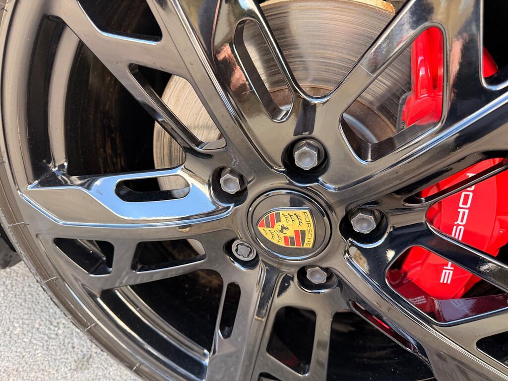 Porsche Taycan - Image 19