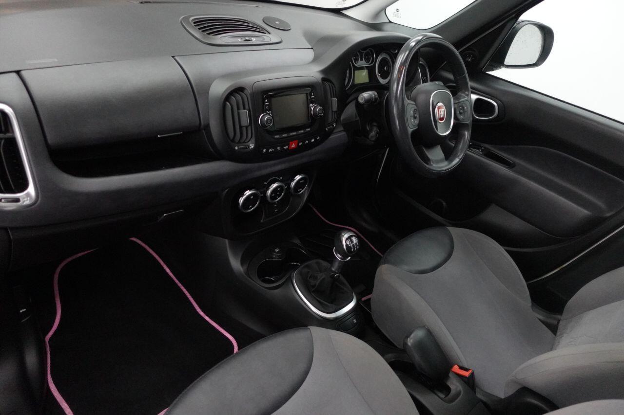 Fiat 500L - Image 9