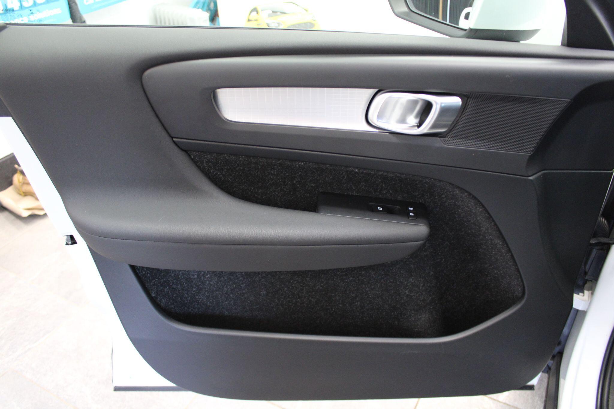 Volvo XC40 - Image 32