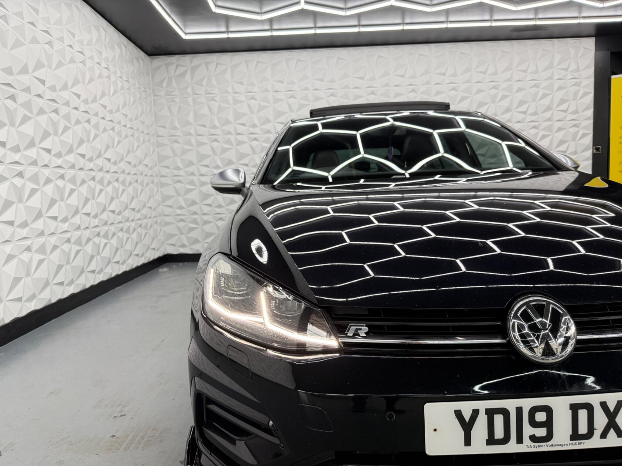 Volkswagen Golf - Image 12