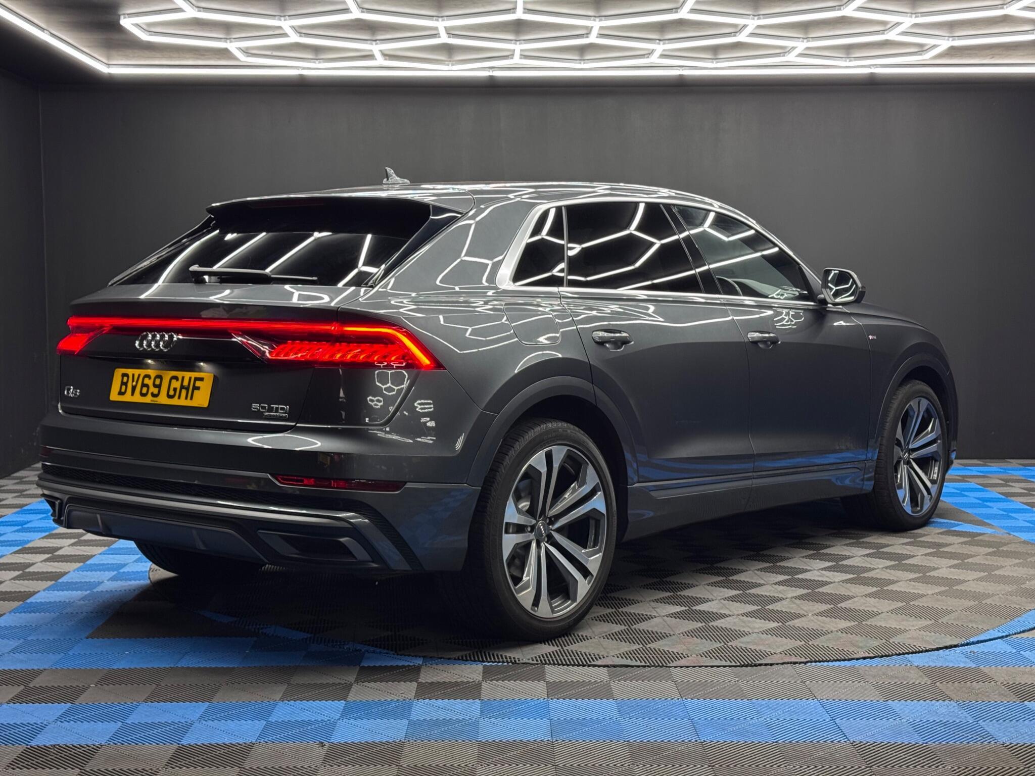 Audi Q8 - Image 5