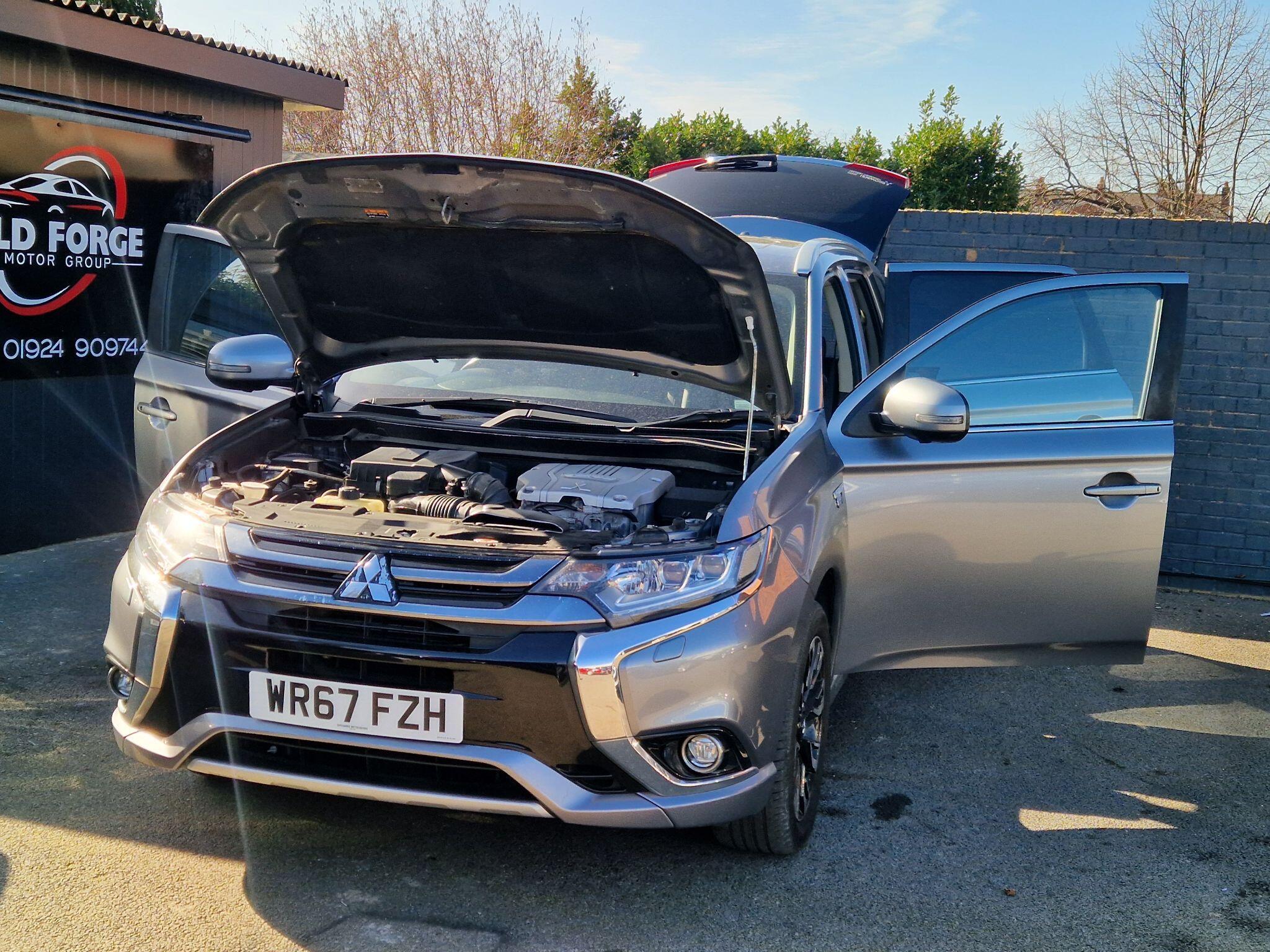 Mitsubishi Outlander - Image 15