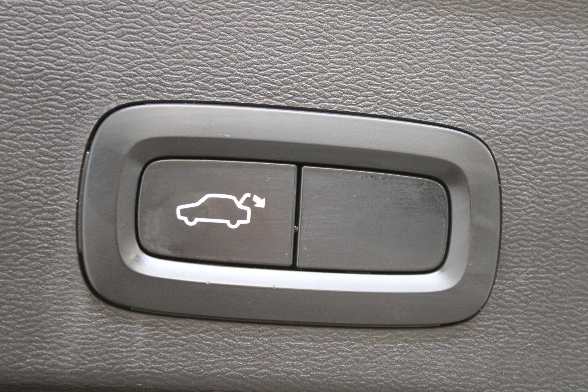 Volvo XC40 - Image 17