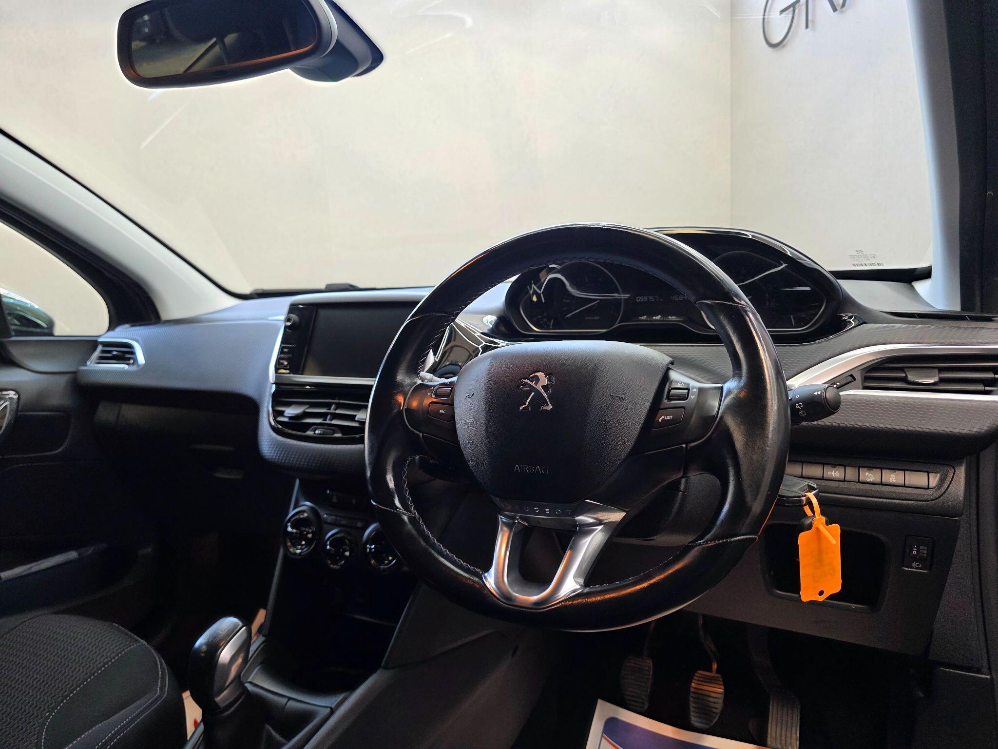 Peugeot 208 - Image 8