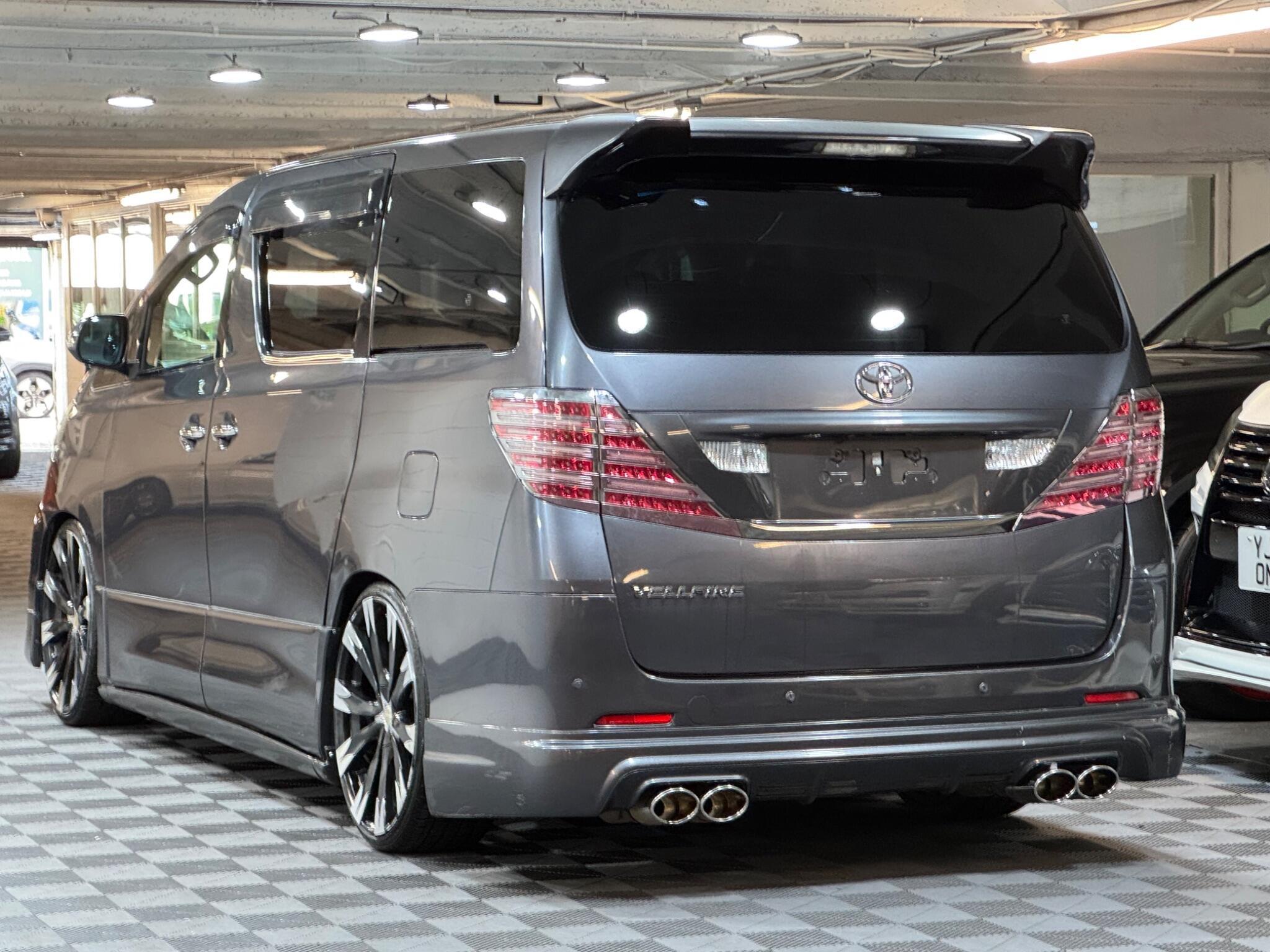 Toyota Vellfire - Image 3