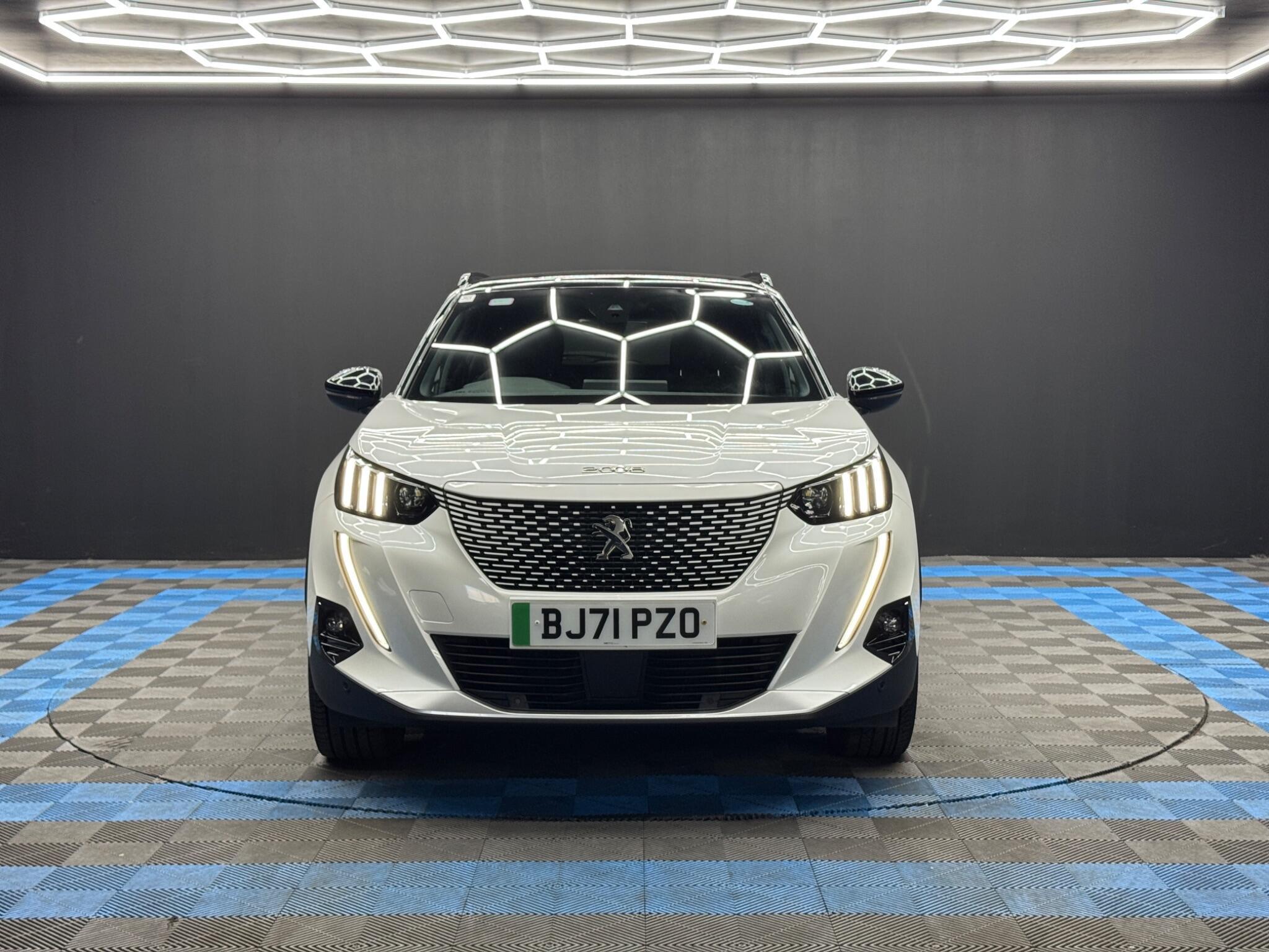 Peugeot E-2008 - Image 2