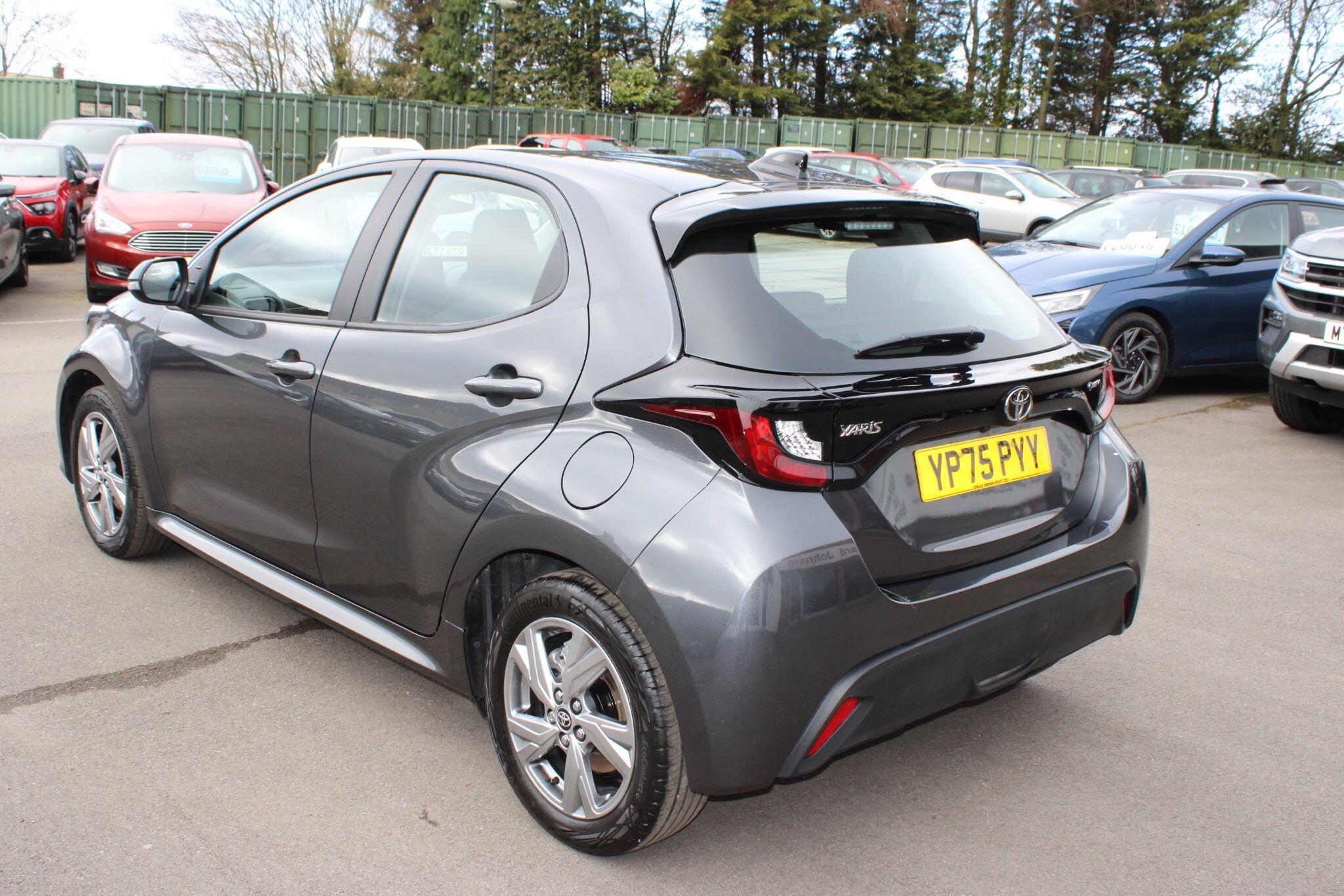 Toyota Yaris - Image 16