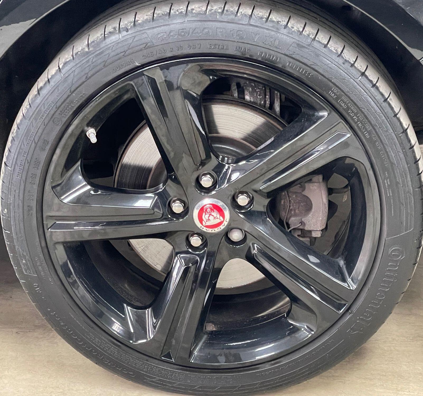 Jaguar XF - Image 16