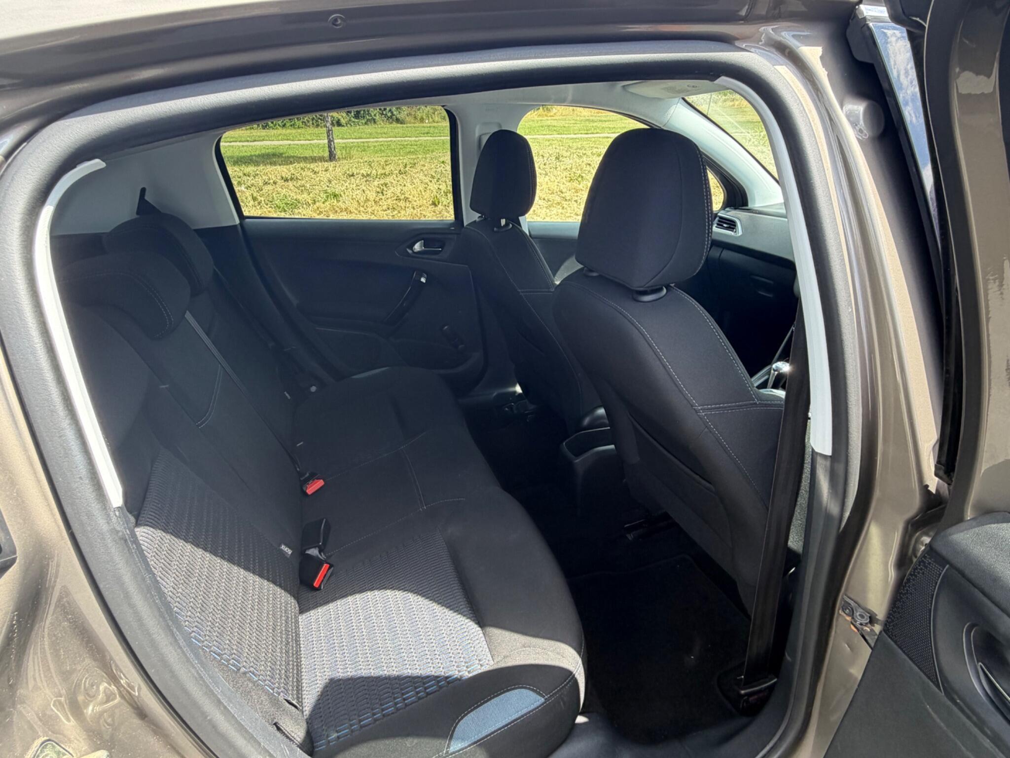 Peugeot 208 - Image 14