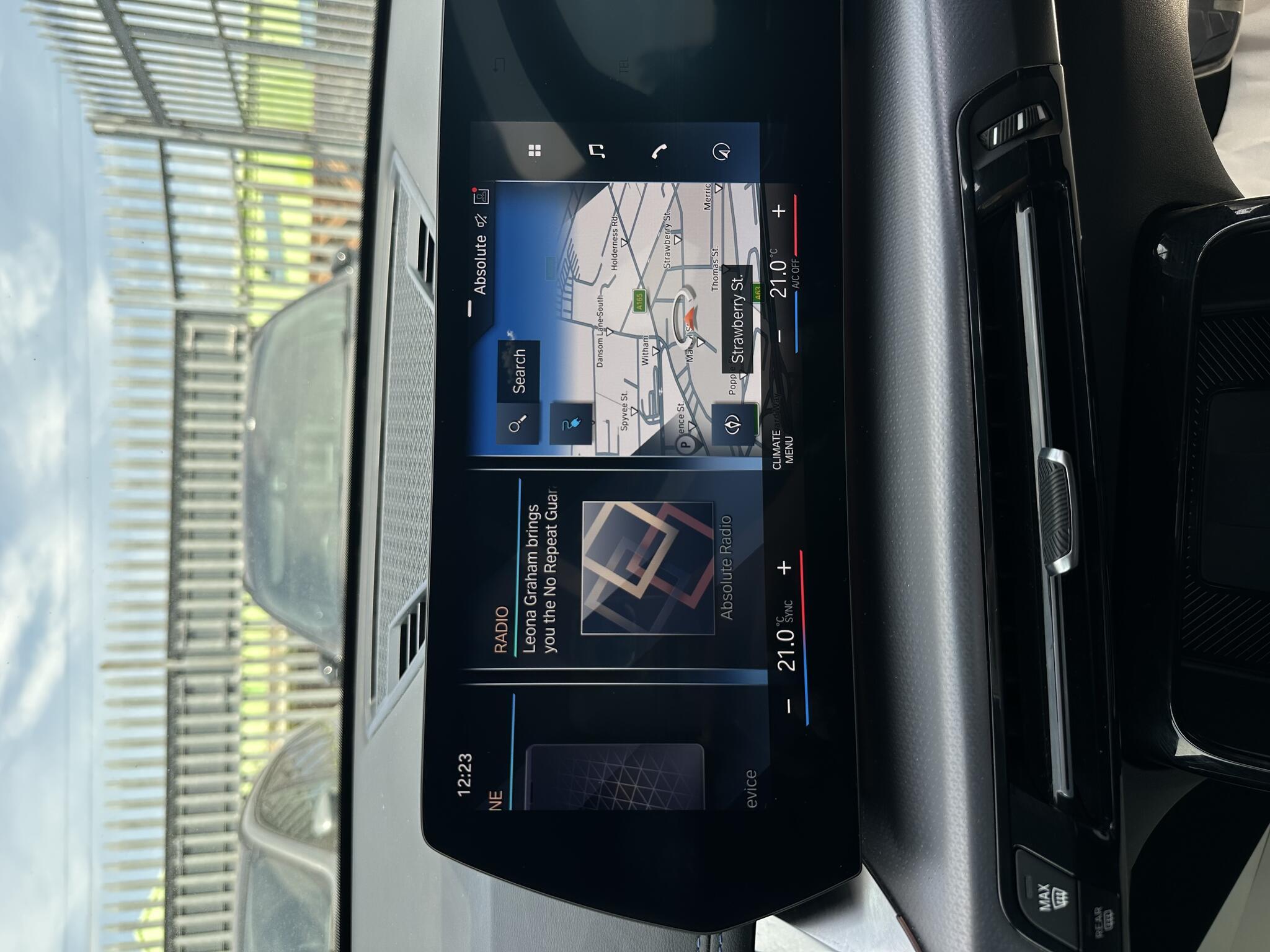 BMW iX1 - Image 10