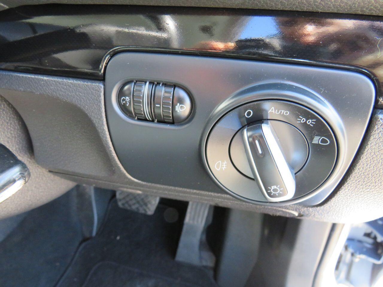 Volkswagen Golf - Image 19