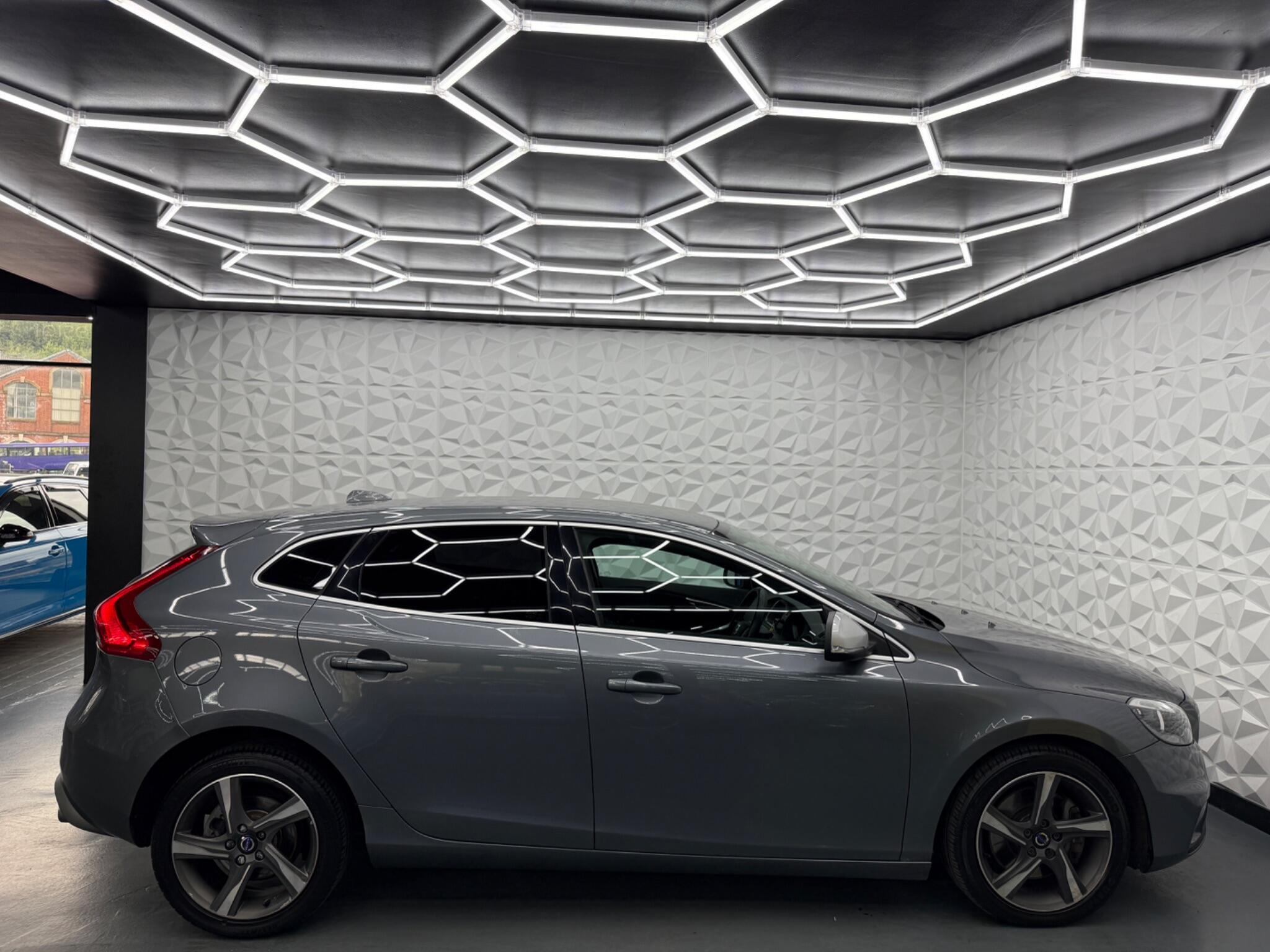 Volvo V40 - Image 15