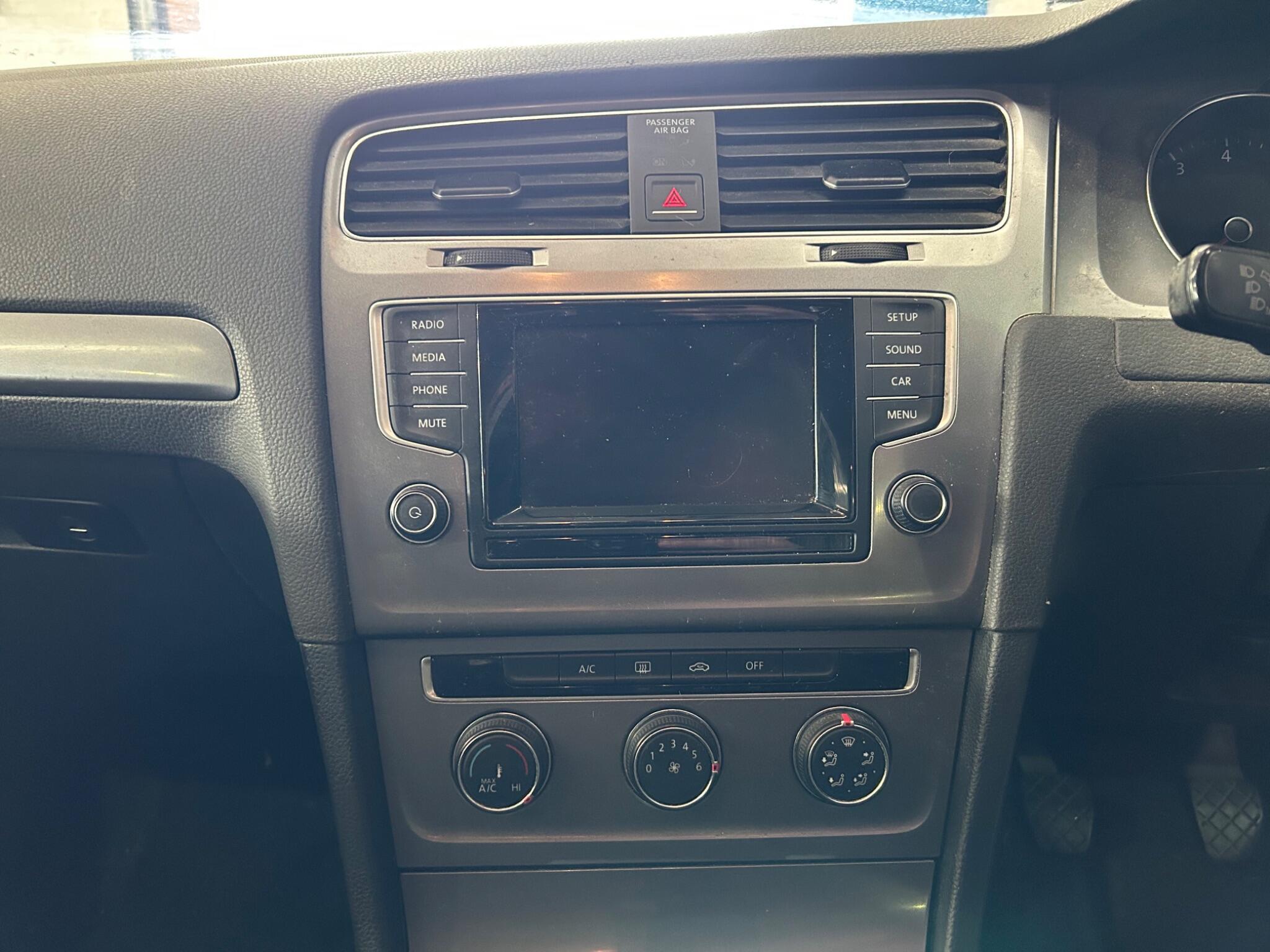 Volkswagen Golf - Image 12