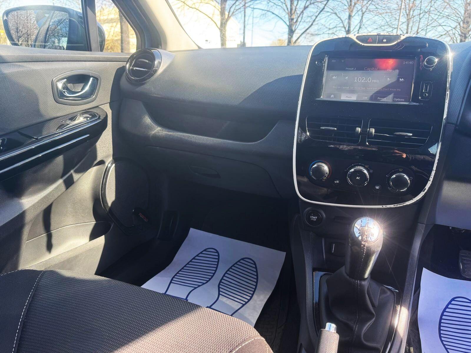 Renault Clio - Image 13