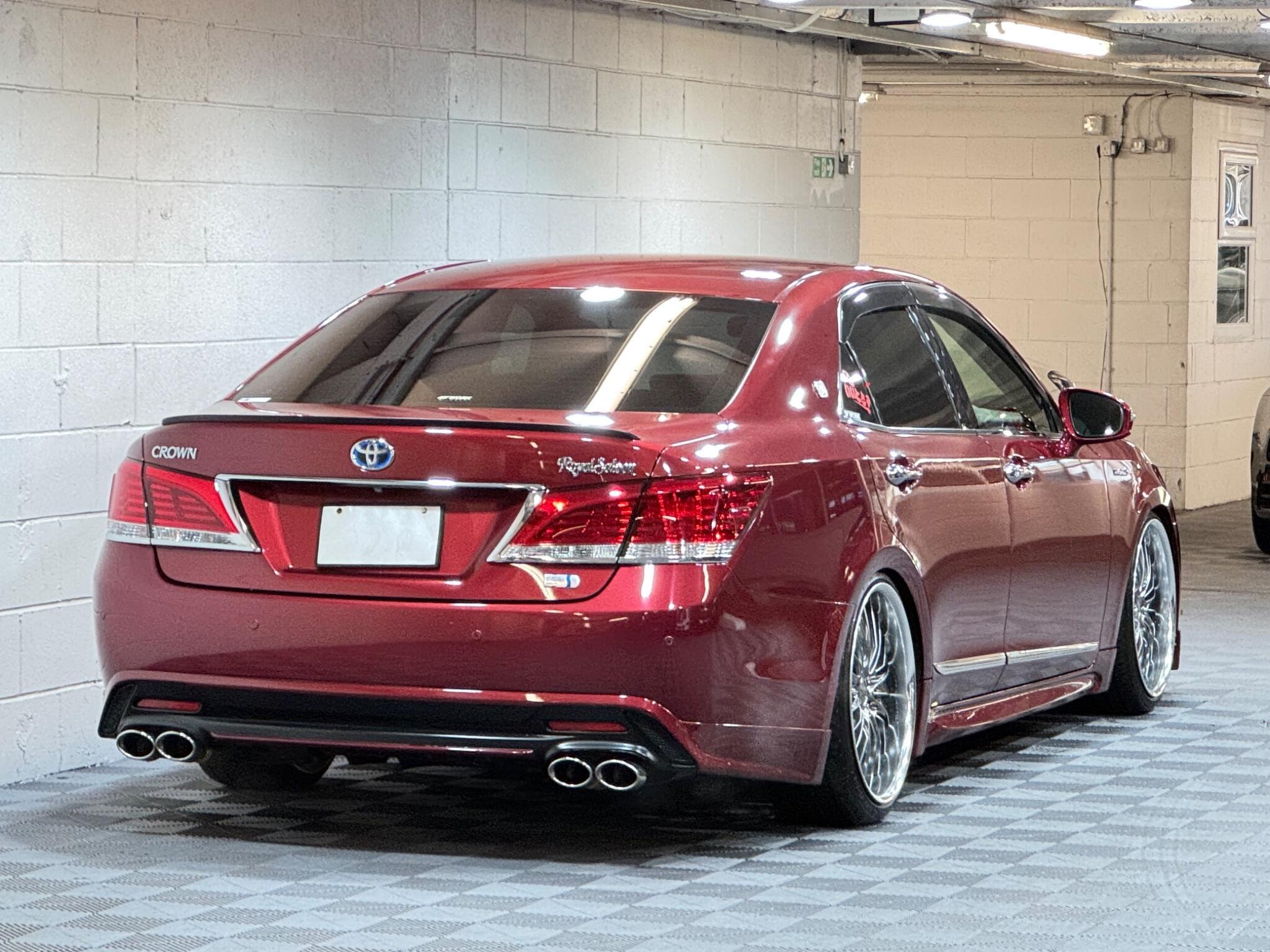 Toyota CROWN - Image 4